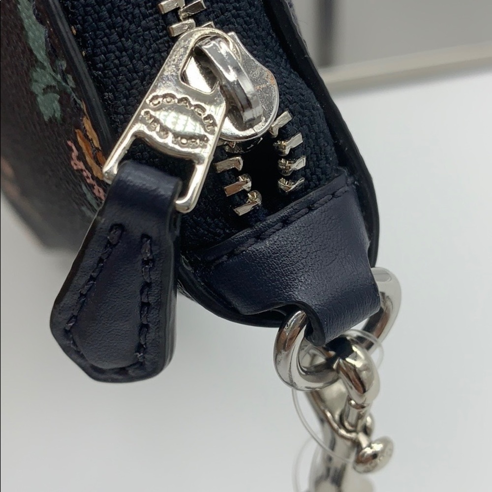 COACH ZIP TOP CROSSBODY WITH ROSE BOUQUET PRINT - Picture 8 of 16